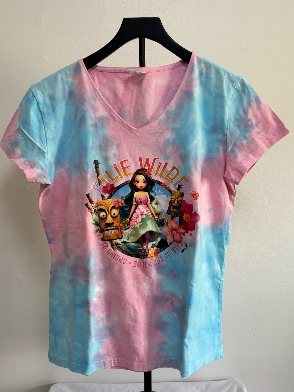 ellie wilde Pink & Blue Tie-Dye V-Neck Graphic Tee Size Medium